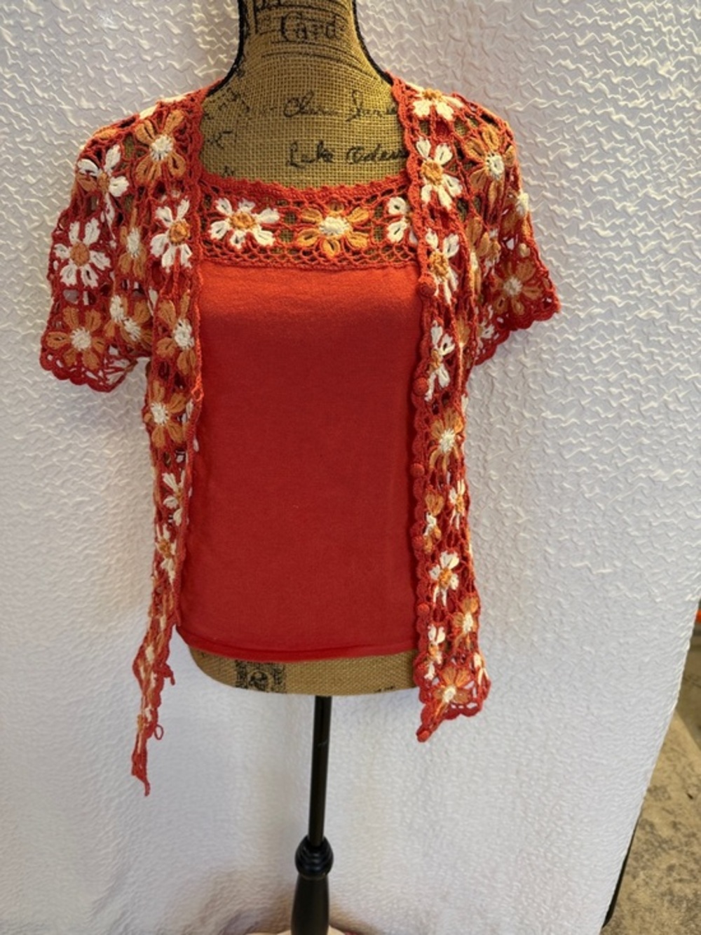 Amazing Vintage White Stag Coral and Cream Crochet Floral Set Tank/Cardigan